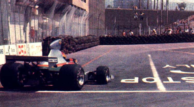 Pictures and images of Emerson Fittipaldi with Copersucar F1. Picture 6 of 8